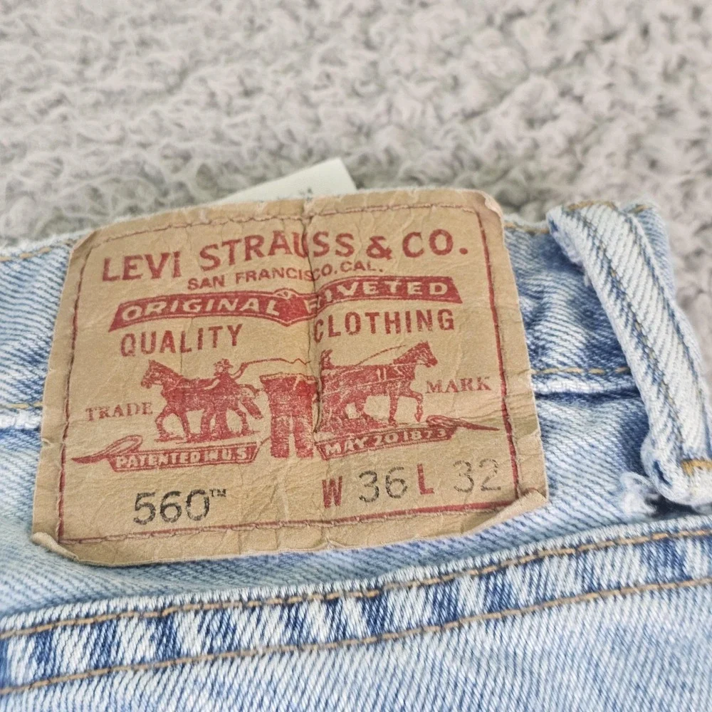 Levis 560 Jeans Mens 36x30 Light Blue Relaxed Tapered Comfort Fit Denim